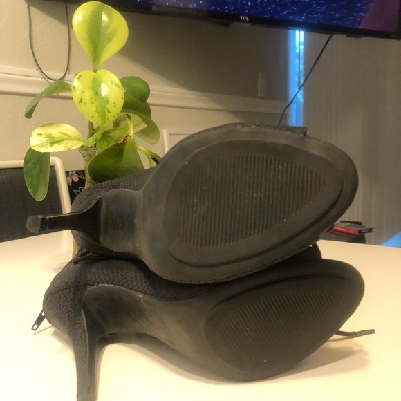 Wild Brand Laced Heels(4 Inch), size 5 - Picture 4 of 6